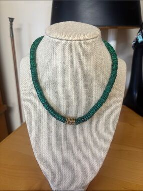 Emerald Green Beaded Necklace with Gold Accent